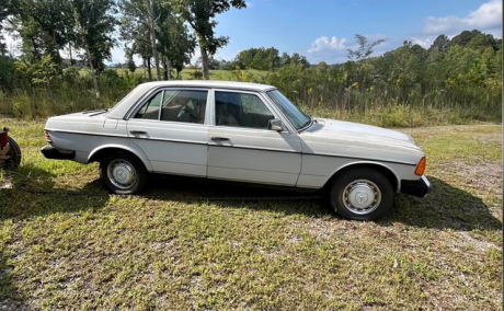 1980 Mercedes-Benz 300 d Sedan 4D